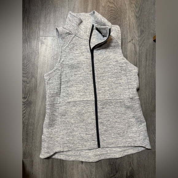 Lululemon Going Places Heathered Gray Vest 6 - Picture 5 of 12